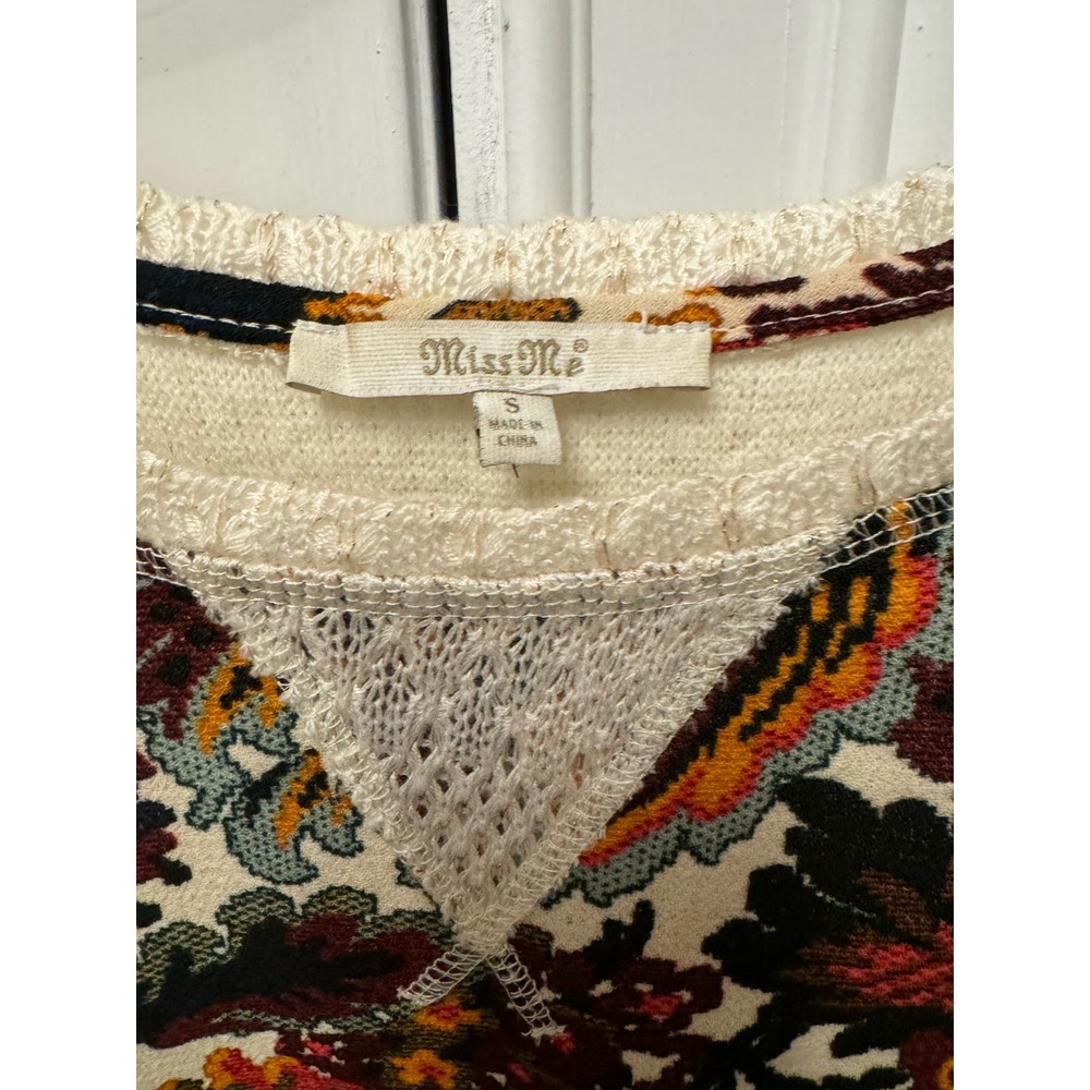 Fancy Light weight sweater - Picture 2 of 4